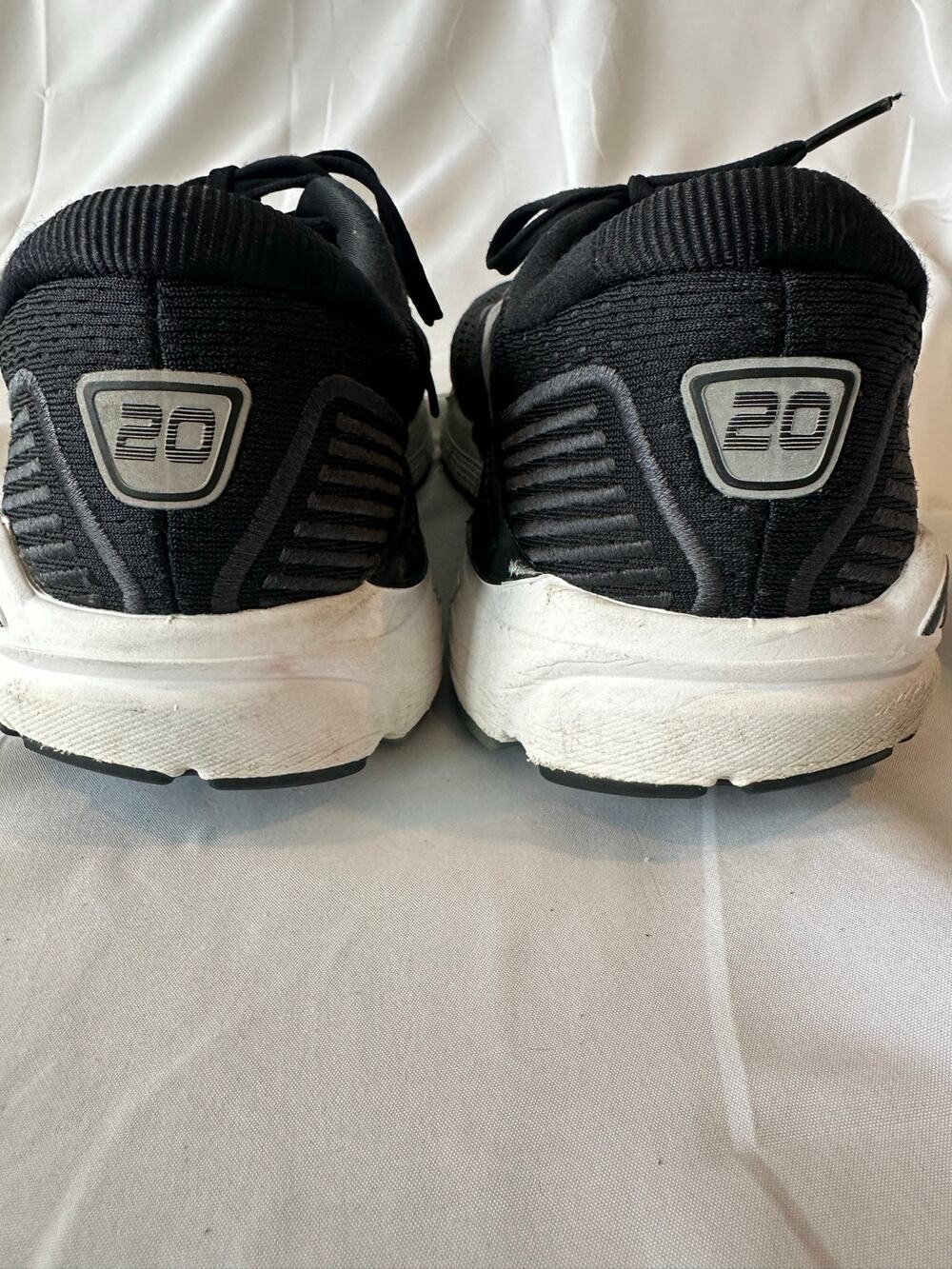 Brooks beast 20 guide rails sneakers size 10 1/2